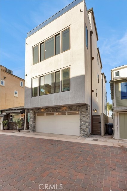 Building Photo - 104 Surfside Ave.