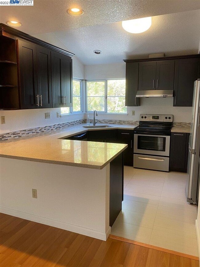 Building Photo - 1811 Parkview Green Cir