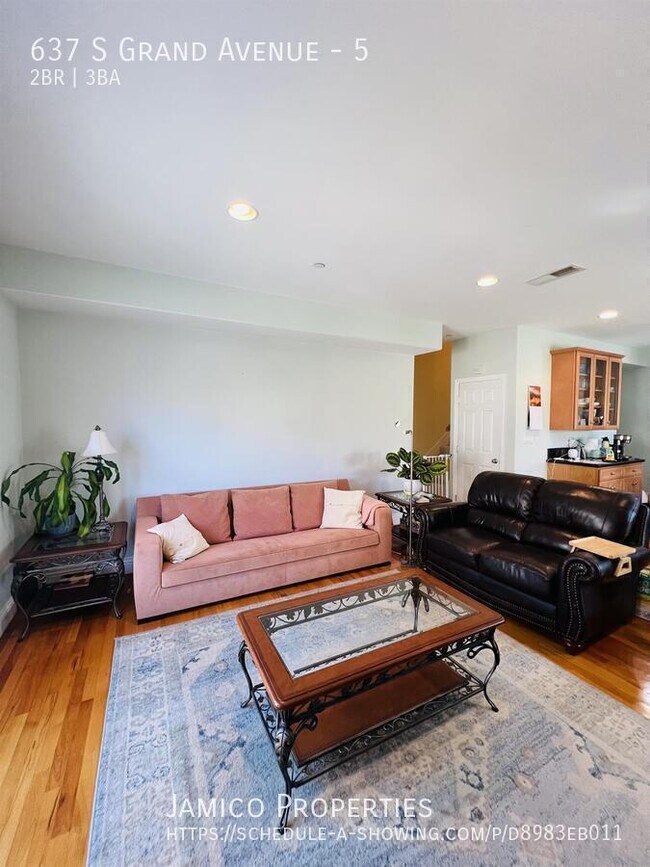 Foto del edificio - 637 S Grand Ave