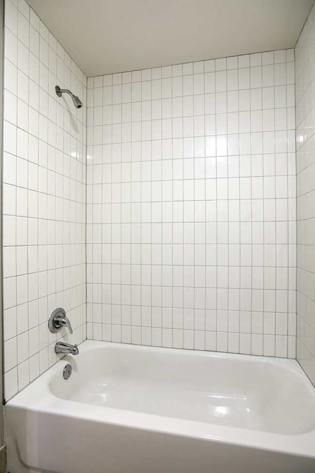 Building Photo - Gillham Park Row