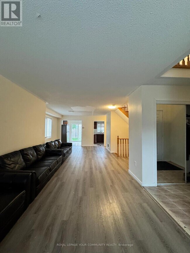 Photo du bâtiment - 163 Flagstone Way