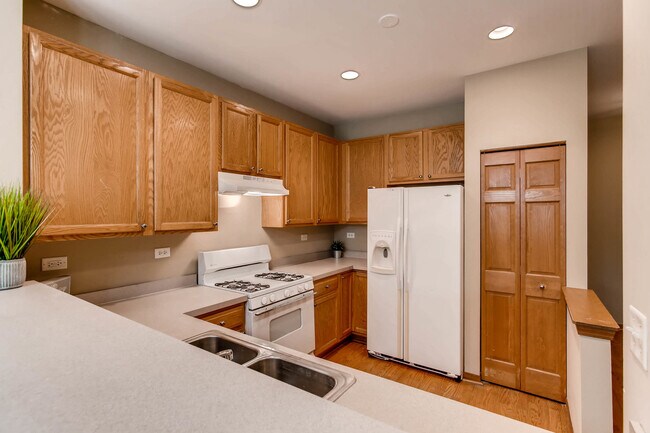 Building Photo - 961 Genesee Ct