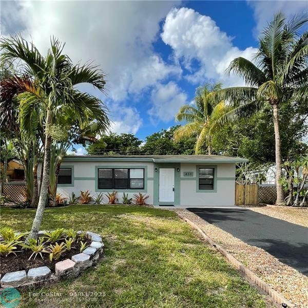 Foto principal - 450 NE 58th Ct