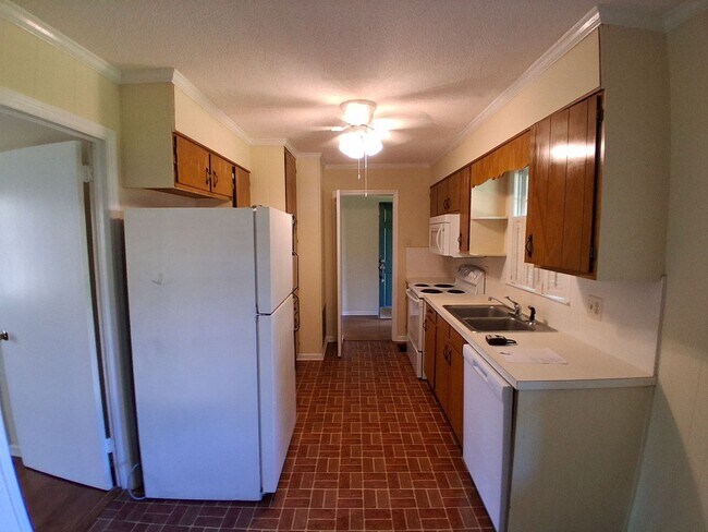 Building Photo - 3 Bedroom/2 Bath Home in Valdosta!