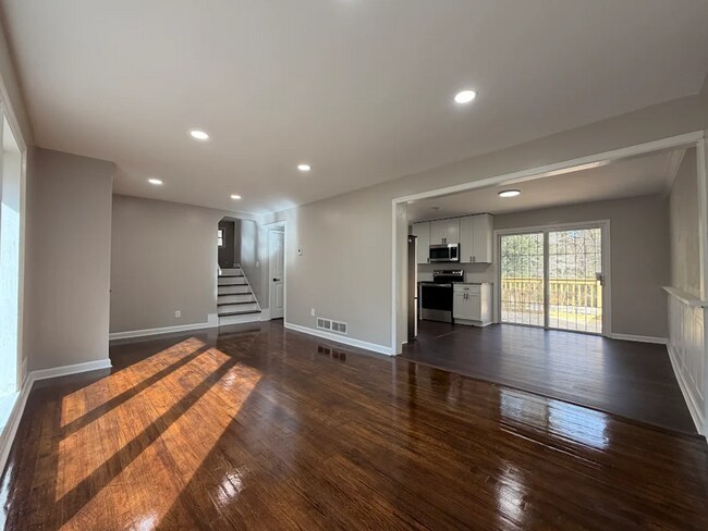 Building Photo - Spacious 5 BD 3 BA Home in a Quiet Decatur Neighborhood