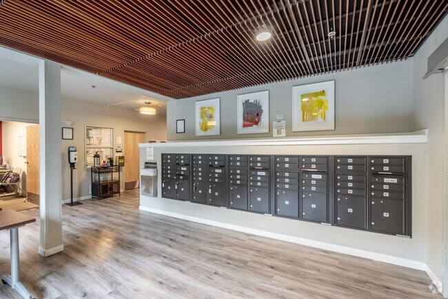 Lobby Photo - 30 Bellevue