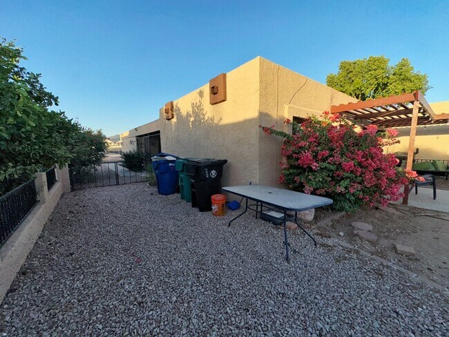 Building Photo - 2 Bedrooms-2 Baths With 2 Car Garage Partially Furnished or Unfurnished For Lease