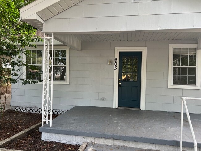 Building Photo - 603 N Green St