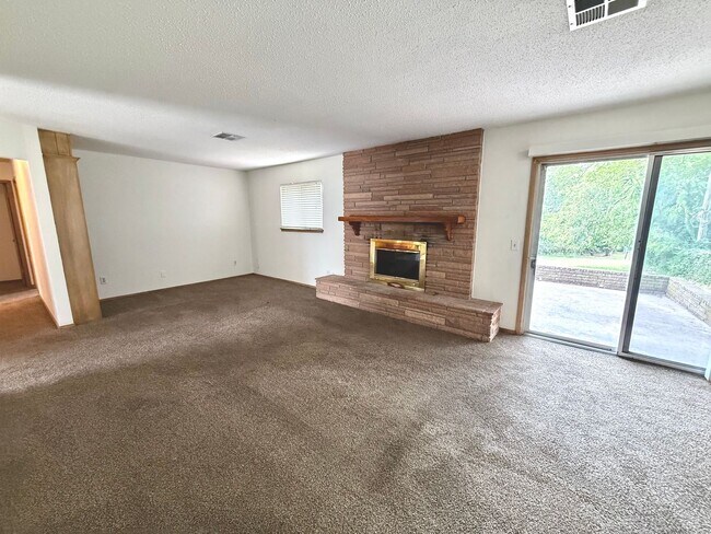 Foto del edificio - Large 2BD 2BA Time Capsule Home of the 60'...