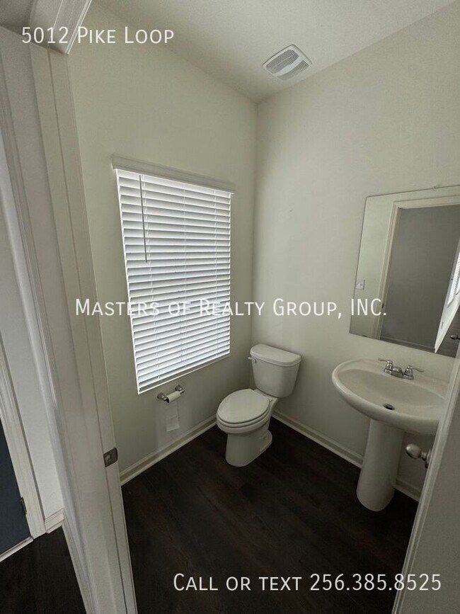 Foto del edificio - 5012 Pike Lp