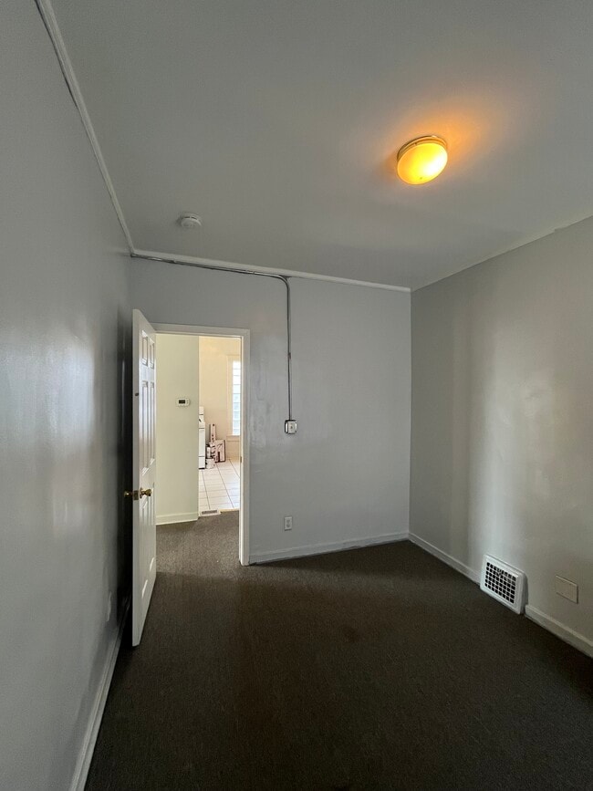 Building Photo - 231 Doty St