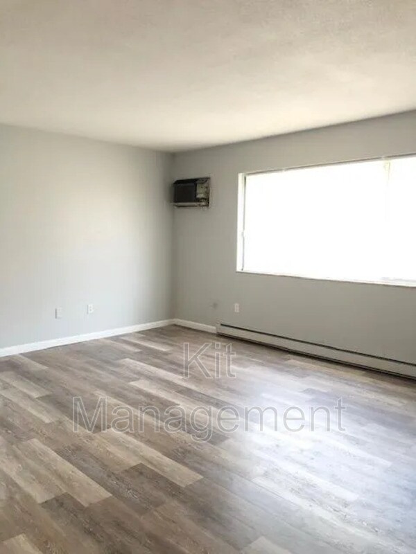 Foto del edificio - 720 W Alexis Rd