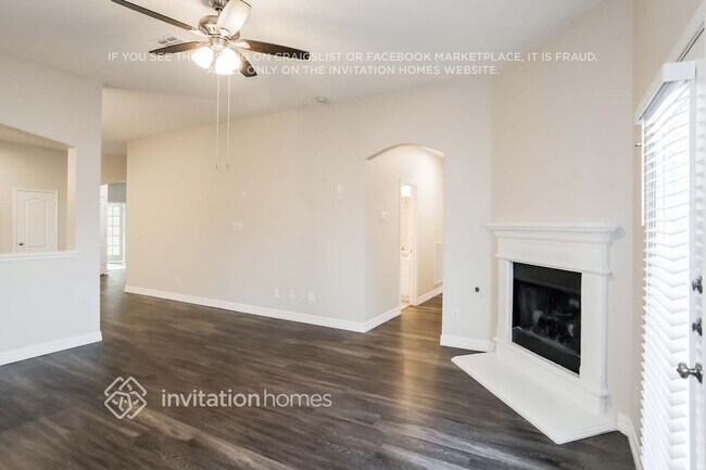 Foto del edificio - 9001 Heartwood Dr
