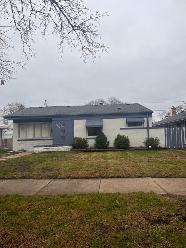 Foto principal - 8209 Harding Ave