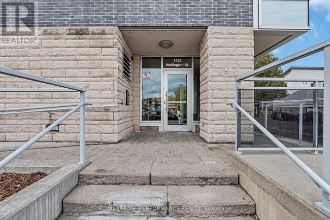 Building Photo - 1433 Wellington St. W