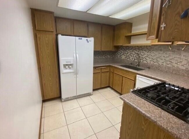 Foto del edificio - 9856 Shirley Gardens Dr