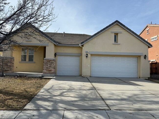 Building Photo - Beautiful single story 3 bedroom, 2 bath home with nearly 1900 sq ft of living space.