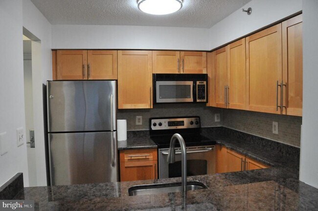 Building Photo - 10101 Grosvenor Pl