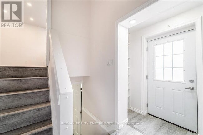 Building Photo - 71 Adis Ave