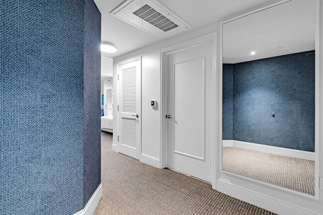 Building Photo - 4385 Collins Ave