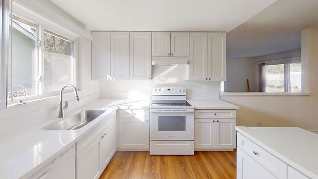 Building Photo - Charming Single-Story Home in Prime Orange...