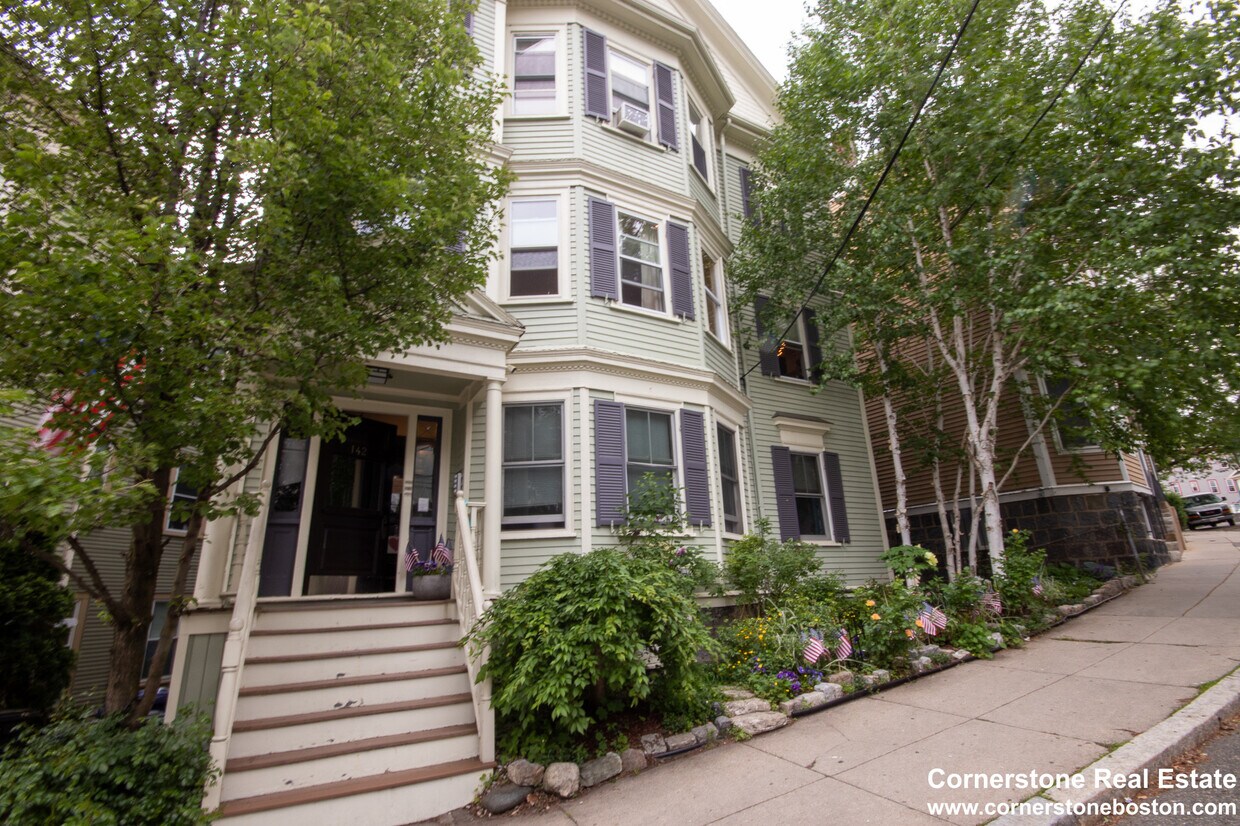 Primary Photo - 142 Calumet St