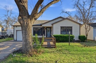 Building Photo - 4020 Maple Ave