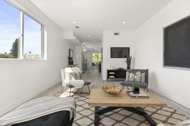 Foto del edificio - 750 N Ridgewood Pl