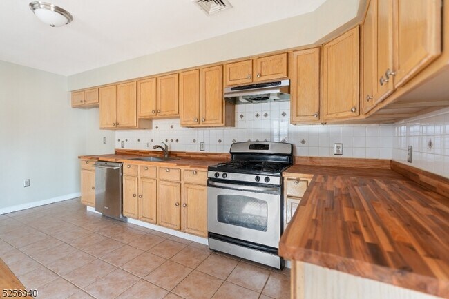 Foto del edificio - 244 Clark Pl