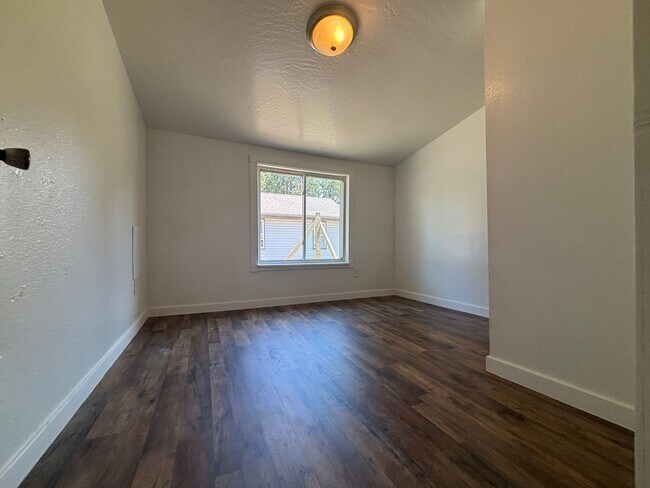 Building Photo - Great Home 3 Bedroom 1 bathroom