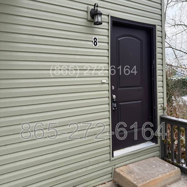 Building Photo - 3536 Old Valley View Dr