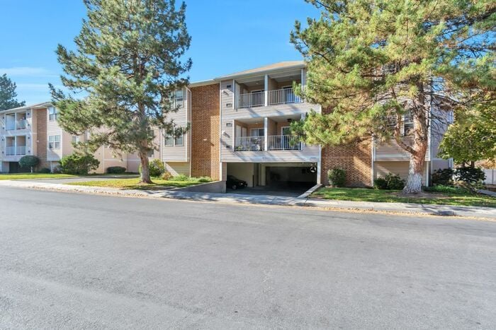 Great Location - Leafy Sandy Condo - Great Location - Leafy Sandy Condo