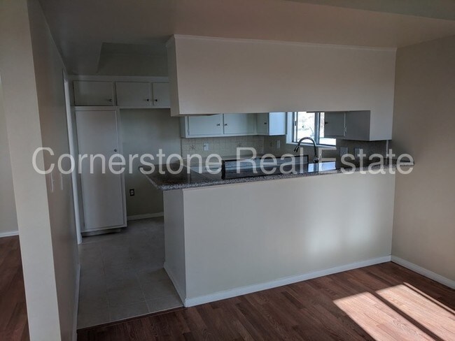 Building Photo - 1155 College View Dr