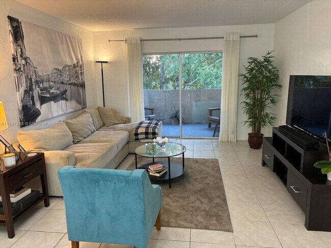 Foto del edificio - 6884 N Kendall Dr