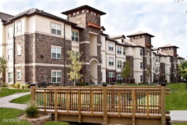Building Photo - 8275 Stonebrook Pkwy