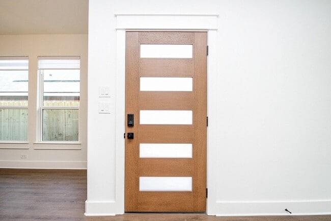 Building Photo - 4101 Victoria