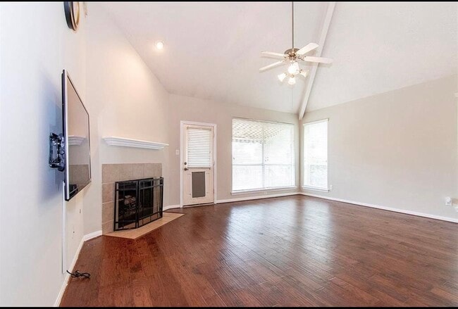 Spacious living room - 18714 Racquet Sports Way