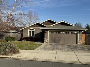 Building Photo - 1575 SW Yucca Dr