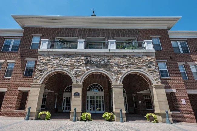 The Grove at Arlington - 2465 Army Navy Dr