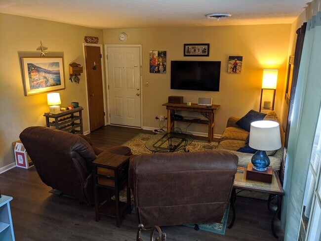 Building Photo - 732 Briarwood