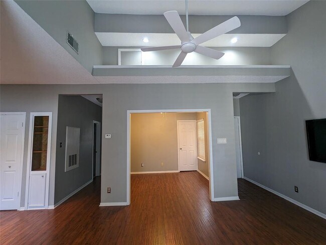 Foto del edificio - 3840 Far W Blvd