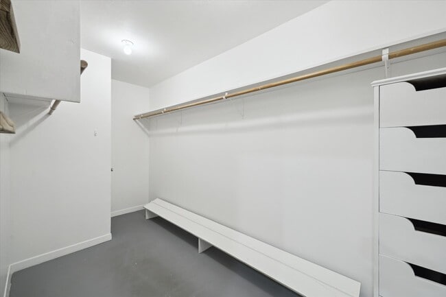 Building Photo - 6523 Cindy Ln