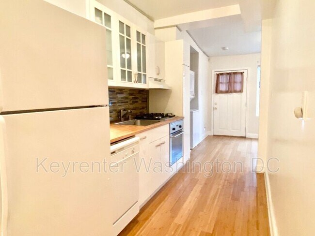 Foto del edificio - 1204 Holbrook St NE