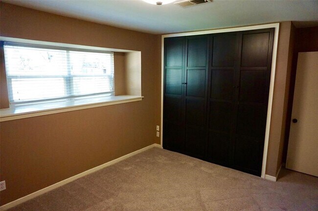 Foto del edificio - 9538 Meadowglen Ln