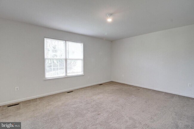 Building Photo - 4809 Clarendon Dr