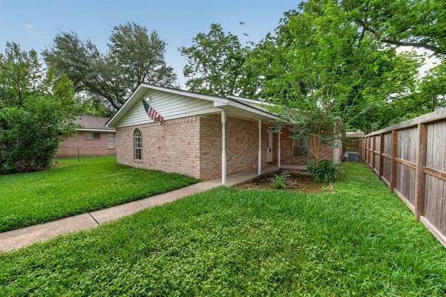 Building Photo - 418 Texas St