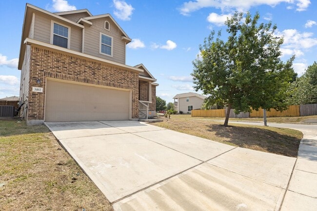 Building Photo - Charming Home Awaits: Spacious & Modern Li...