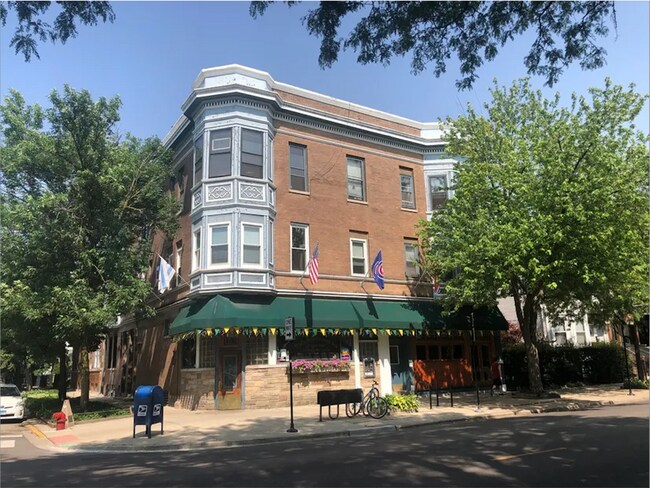 Building Photo - 3034 N Racine Ave