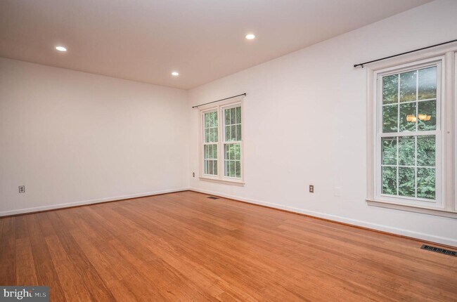 Building Photo - 2816 Kelly Square