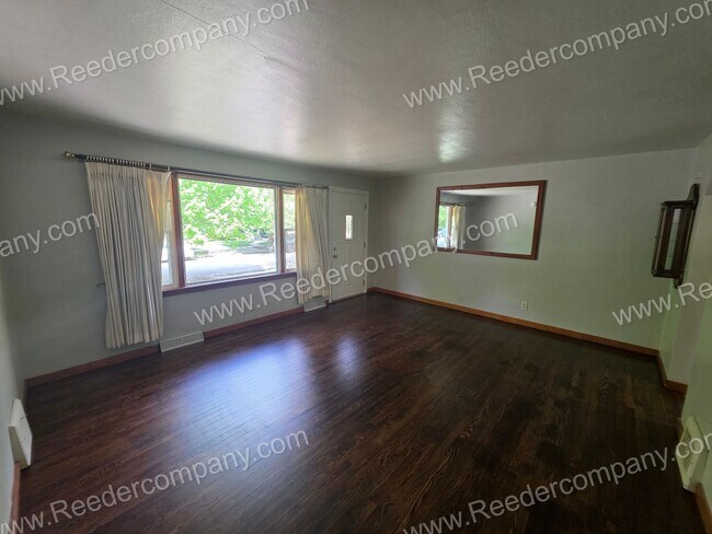 Foto del edificio - Spacious 2 bedroom 1 bathroom house